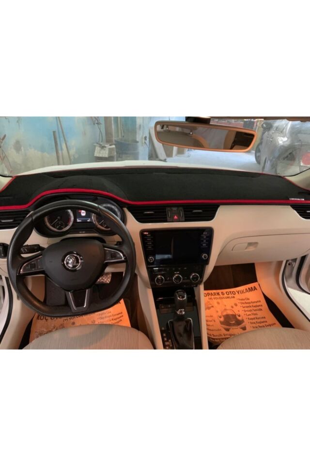 Skoda Octavia Torpido Koruması Kırmızı 2013-2019 Modellerine Uygun